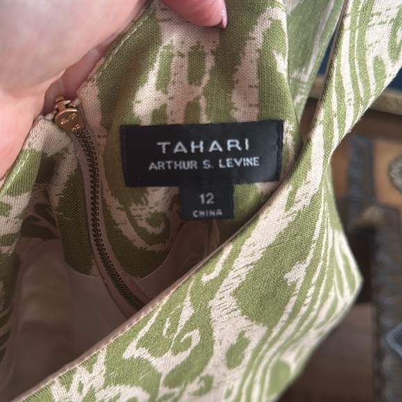 Tahari Sheath Dress Sleeveless Scoop Neck Midi Ptp 19” length 38” - Picture 7 of 8